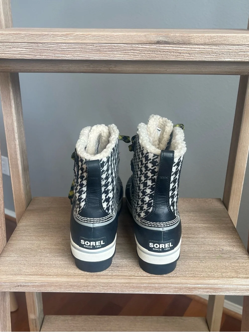 Sorel Duck Boots Women’s Size 6 Black & White Houndstooth Cozy Lined Waterproof